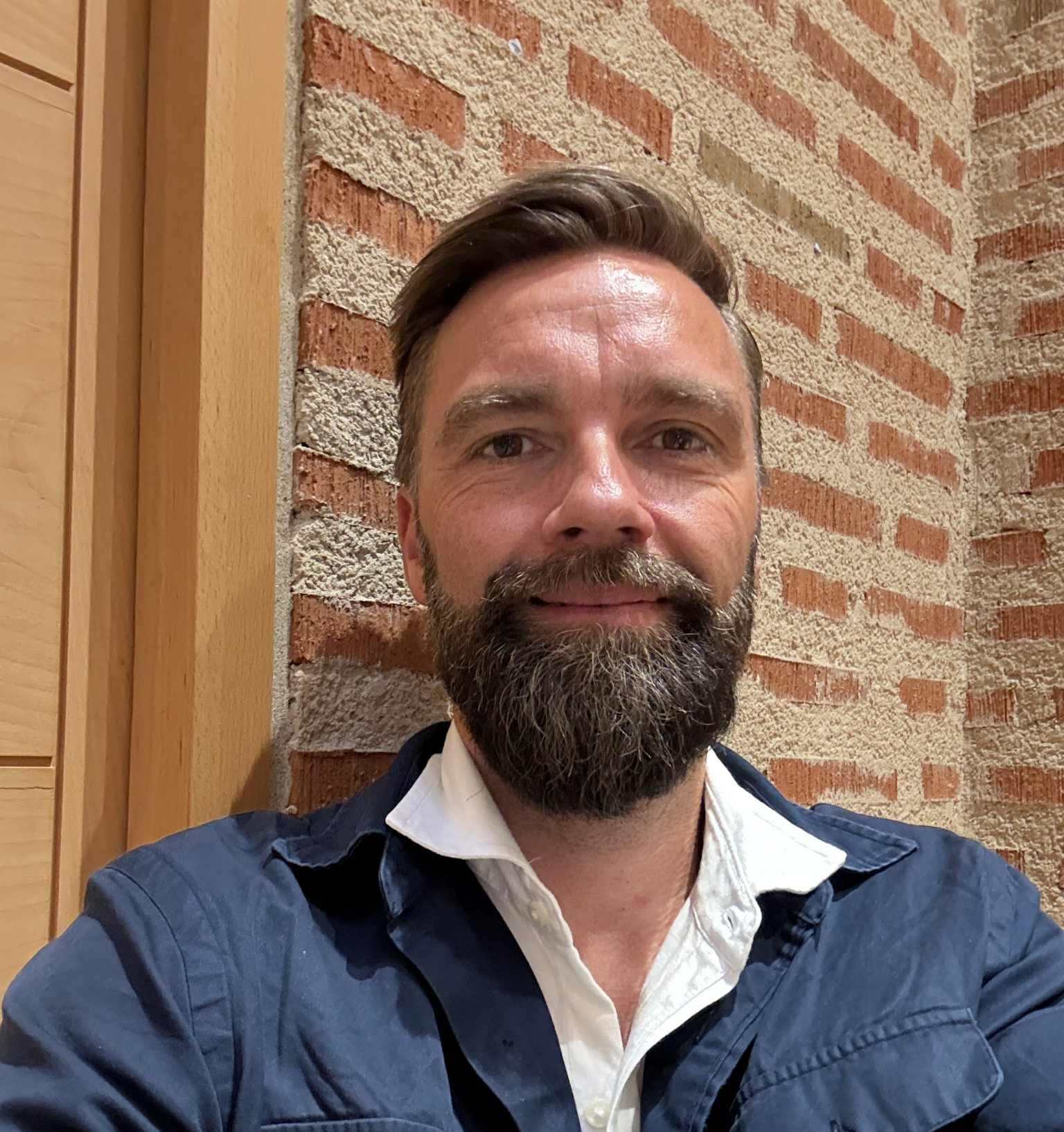 Præst og influencer mener, at mission er nødvendigt. “Troen begynder ofte online, derfor har vi brug for danske kristne influencere”